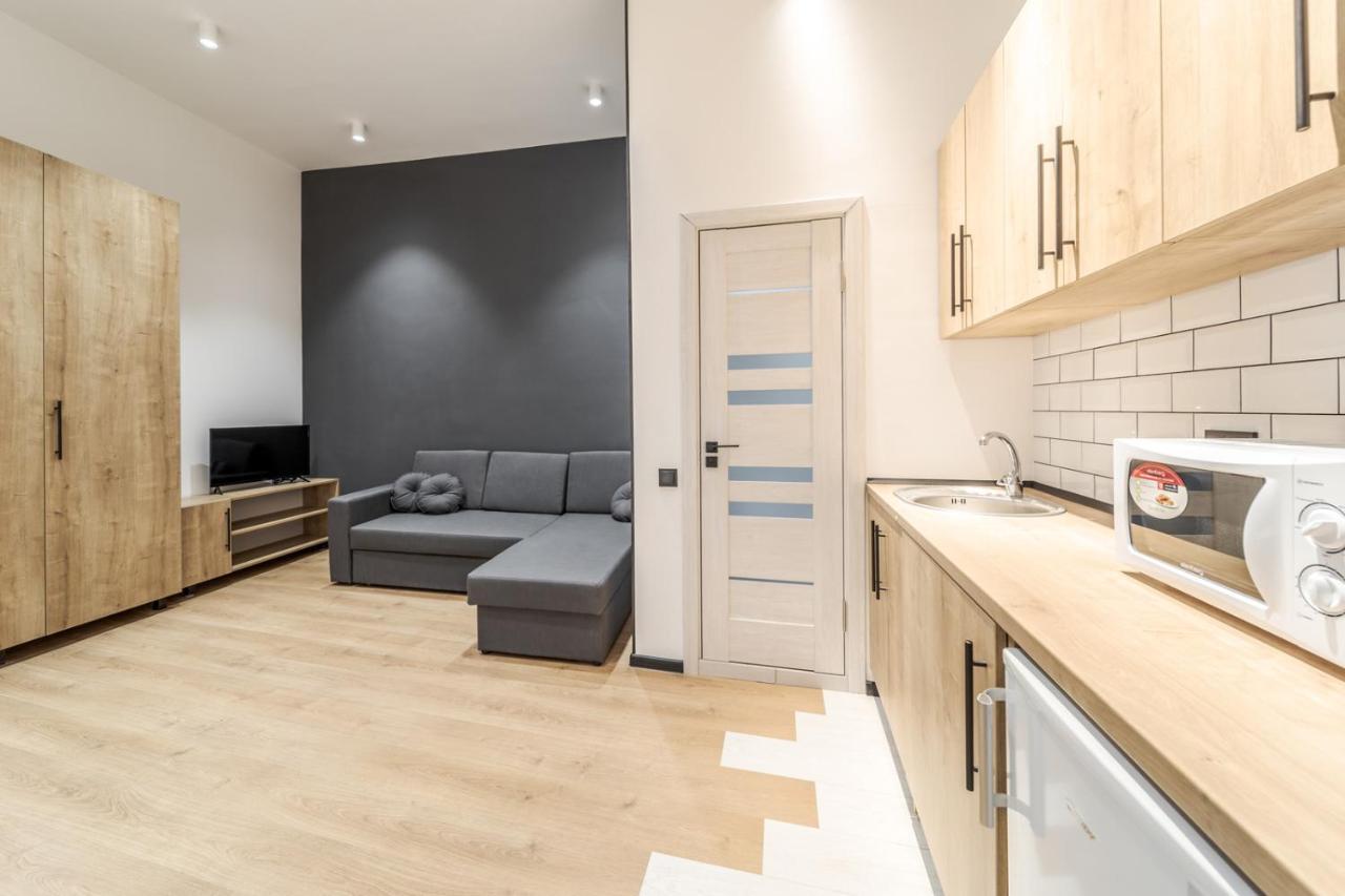 Modern Apartment In The Old City 利沃夫 外观 照片