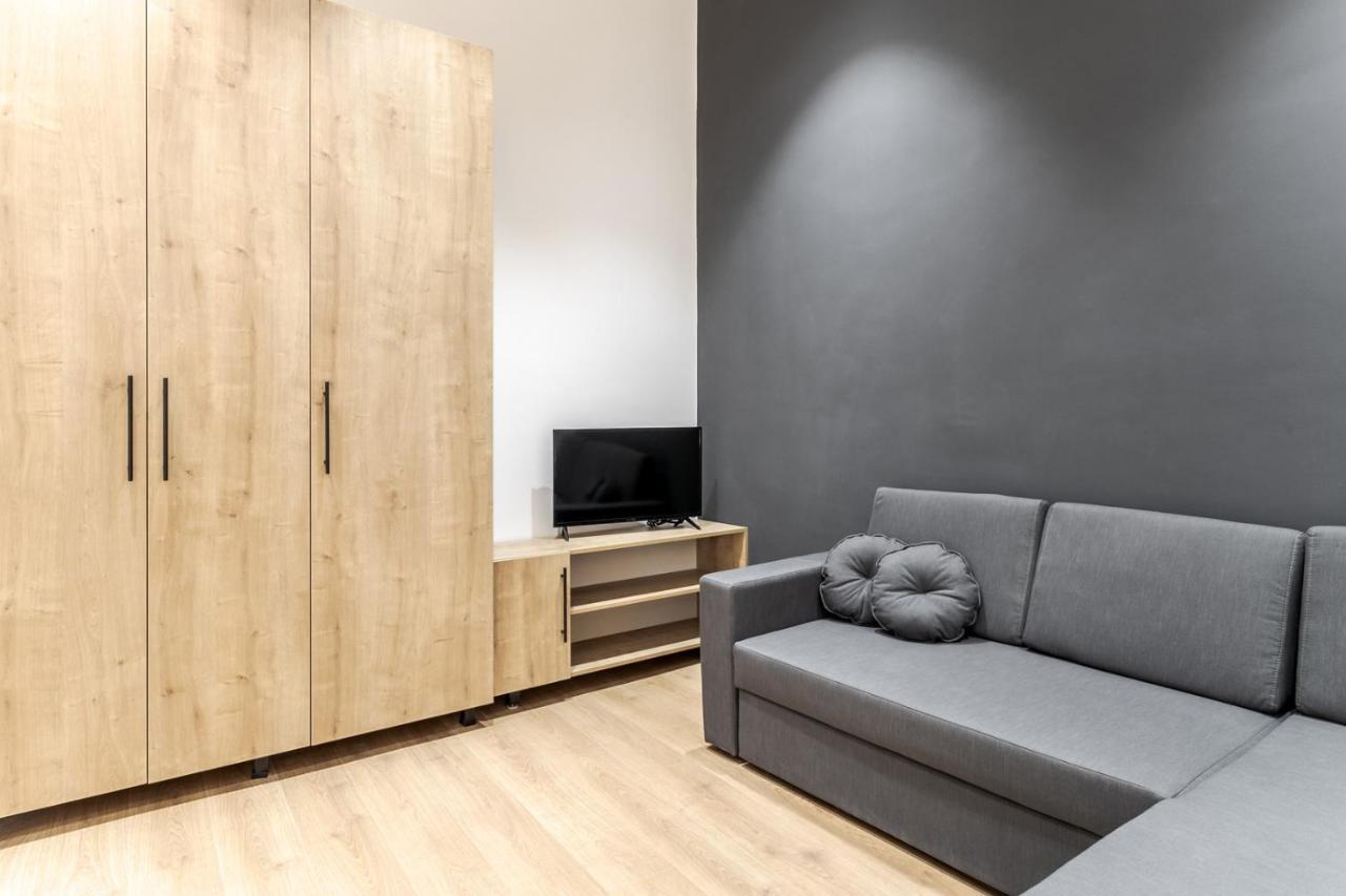 Modern Apartment In The Old City 利沃夫 外观 照片