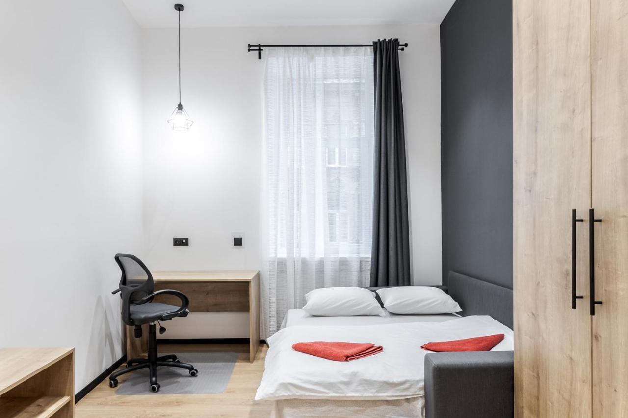 Modern Apartment In The Old City 利沃夫 外观 照片